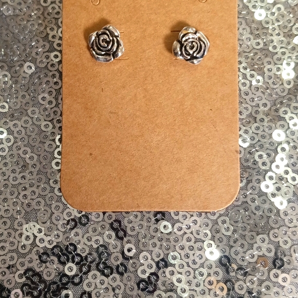 Camellia Flower Earrings NWT ✨ - Picture 2 of 2